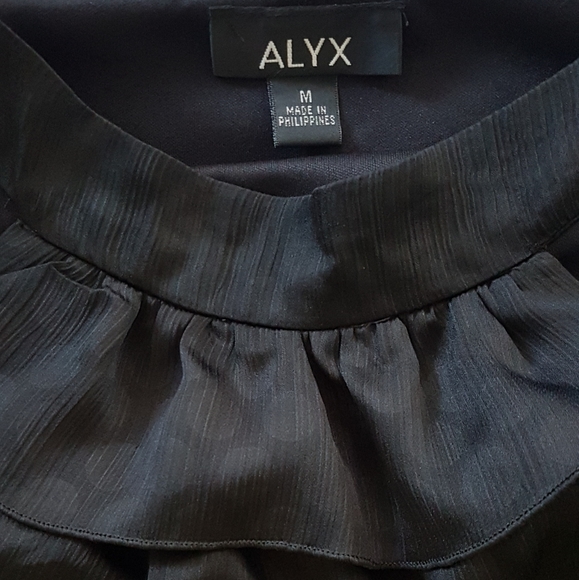 Halter style backless top - Picture 2 of 4